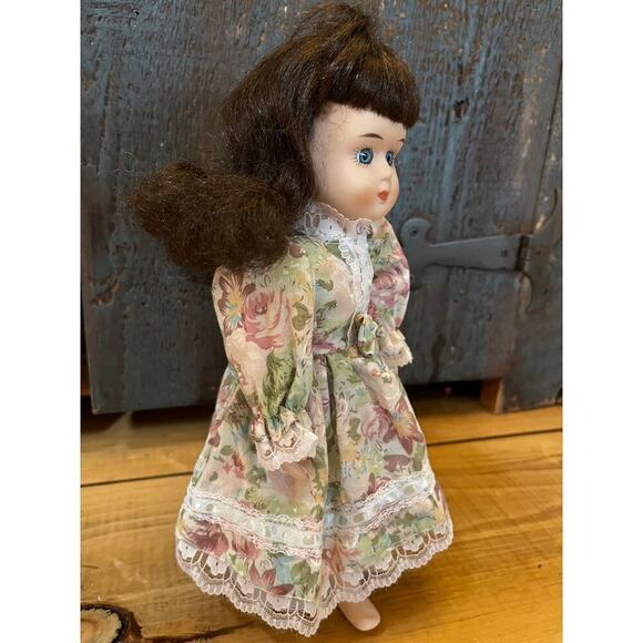 Vintage Porcelain Doll Lot. Doll w/ Blue Eyes Brown Hair.Dresses Shoes Hat 10.5" - Picture 5 of 9